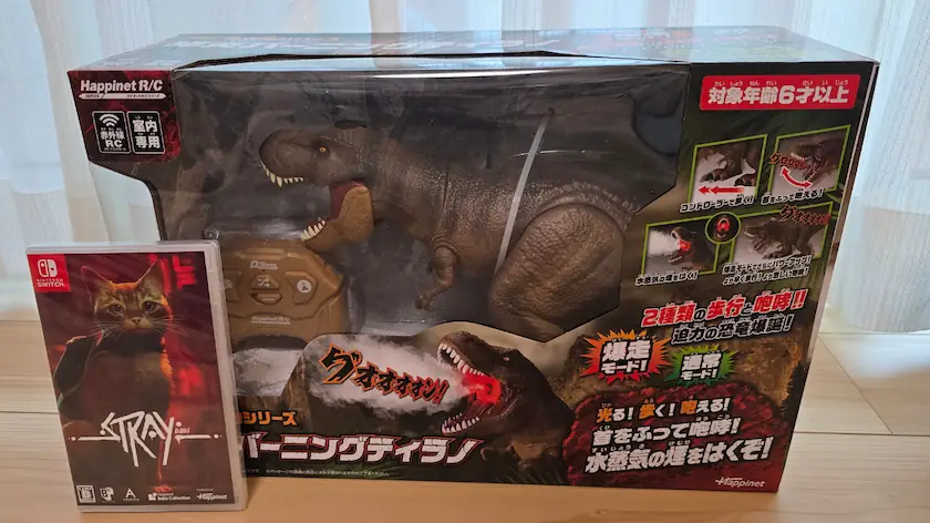 7552ハピネット株主優待の「Stray」と「RC 生き物シリーズ 爆炎バーニングティラノ」が到着