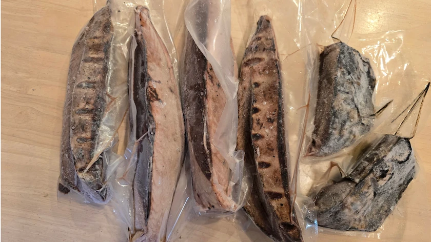 KDDI株主優待でもらったPontaポイントでふるさと納税してもらった「訳あり品 藁焼きかつおタタキ 1.9kg」