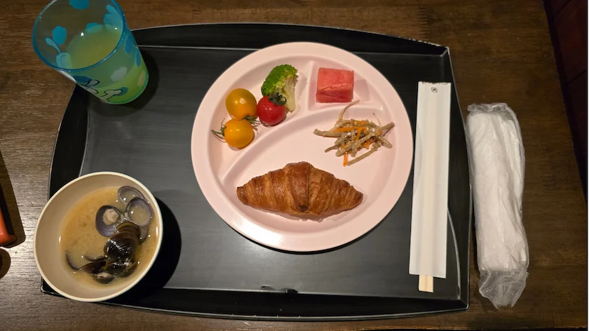 運河の宿 おたる ふる川朝食の様子「長男の朝食」