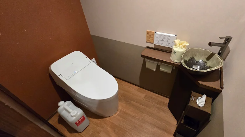 「ゆらく草庵」のトイレ