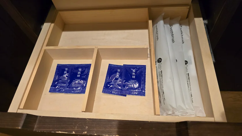 「ゆらく草庵」の洗面所の棚1段目