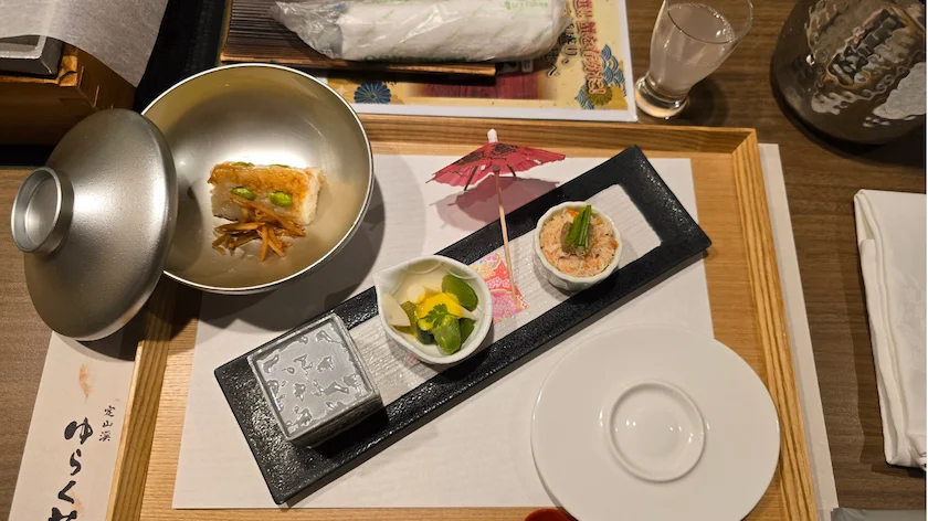 前八寸(枝豆のおこわや胡麻豆腐の雲丹添えなど)